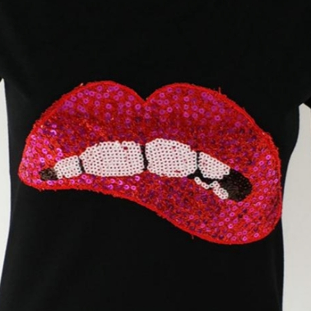 😭 KISS ME Black Sequin Lips Tee Shirt Valentines day - Picture 4 of 6